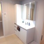 エルコンセ牛田旭　新設：三面鏡付き洗面化粧台