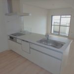 人気の対面キッチンです。(キッチン)