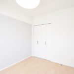 洋室5.4帖(寝室)