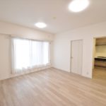 ファミール江波公園ツインズ弐番館　11.9帖のLD。リフォームで綺麗に生まれ変わった室内です。(居間)