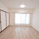 ファミール江波公園ツインズ弐番館　南東側からの陽光をたっぷり享受できるLDKです！(居間)