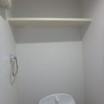 ローズヴィラ中野東　トイレ上部に棚があります