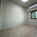 洋室4.8帖(寝室)