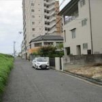 西区己斐本町2丁目土地　現地前面道路