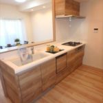 エルコンセ牛田旭　木の温もりが感じられる対面式キッチン♪