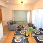 エルコンセ牛田旭　リビングは和室と続き間となっております