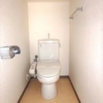 ファミールフェアコート光町　トイレは快適な温水洗浄便座付き