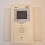 鮮明なモニターでしっかり相手を確認できますし、もちろん居・留・守もOK！防犯のスタート、安心の一歩は玄関からですね。22