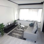 牛田公園パークマンション　出窓からの陽光をたっぷり享受できるリビング♪