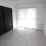 牛田公園パークマンション　洋室6帖はバルコニーへの出入りも可能です